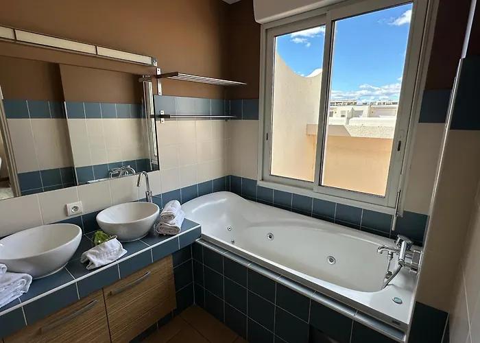 Beau 30m2, Piscine Et Jacuzzi Au Jardin D'eden, Dédié Aux Couples, Village Naturiste Apartamento