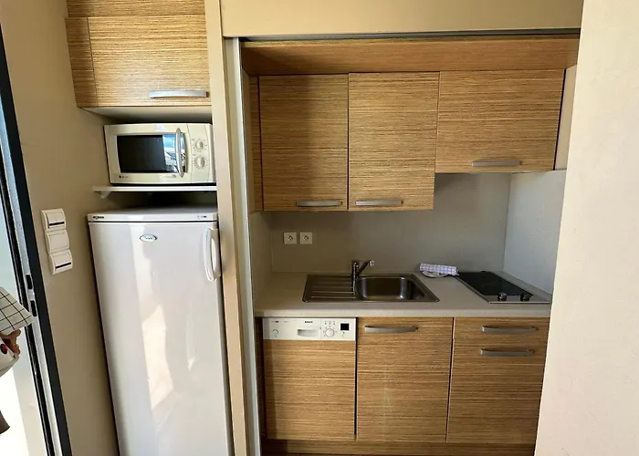 Beau 30m2, Piscine Et Jacuzzi Au Jardin D'eden, Dédié Aux Couples, Village Naturiste *